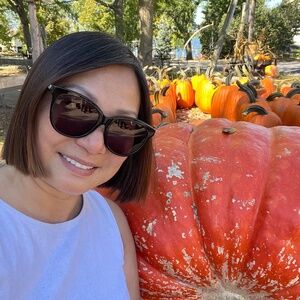 Meet your Posher, Vee